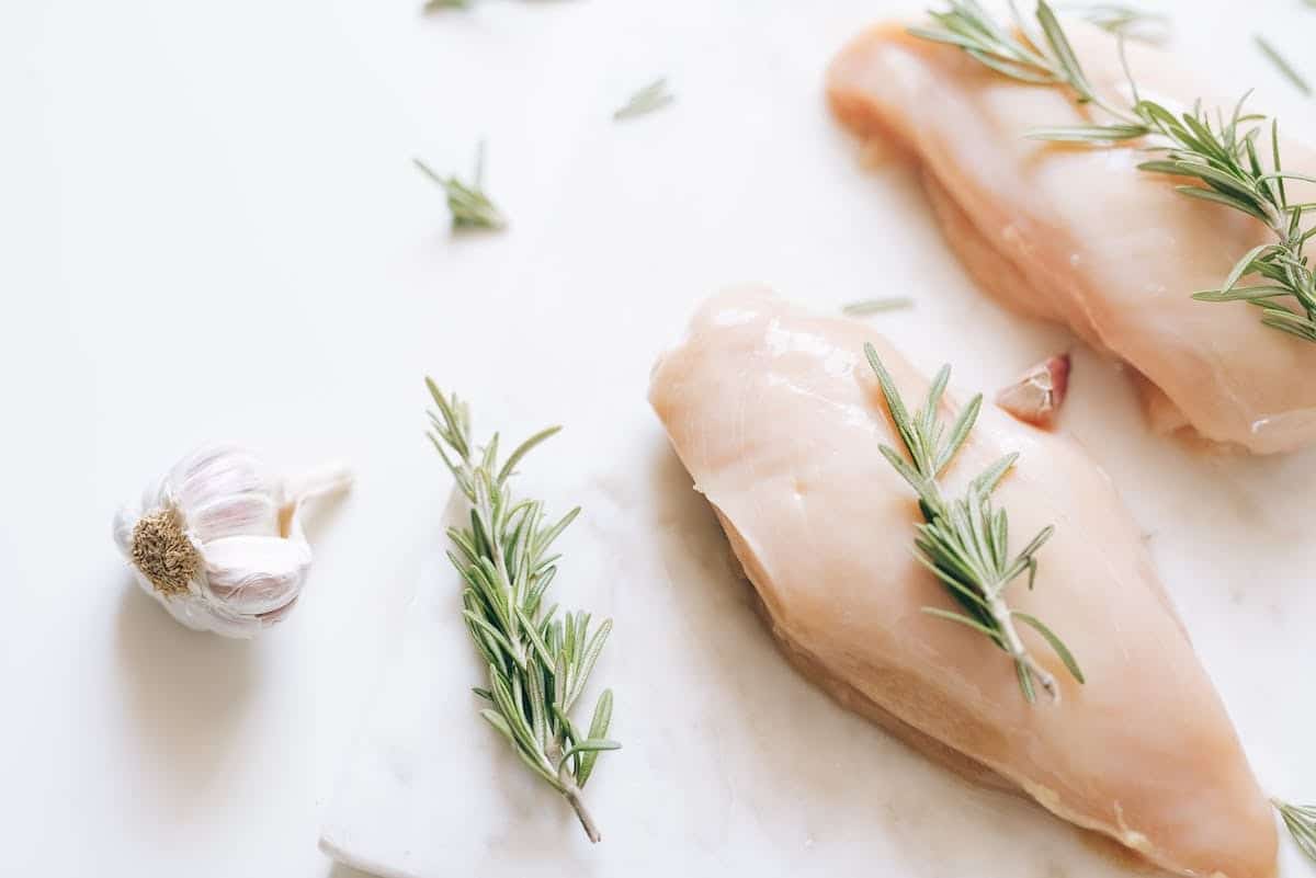Conseils essentiels pour déterminer si le poulet est encore frais et comestible
